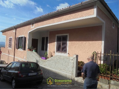 Foto Appartamento in via Mossa, Berchidda di 127 m² con 8 locali in vendita