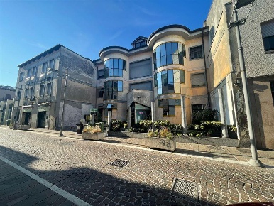 Foto Ufficio in via Cavour, Cesano Maderno di 180 m² con 1 locali
