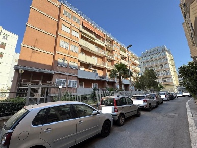 Foto Appartamento in via dodaro, Bari Picone di 150 m² con 5 locali