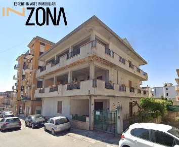 Foto Appartamento in via D. Salvadori, Bianco di 199 m² con 4 locali