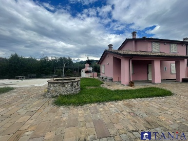 Foto Case semi ndipendenti in VIA DELLA PACE, Castelnuovo Magra di 200 m²