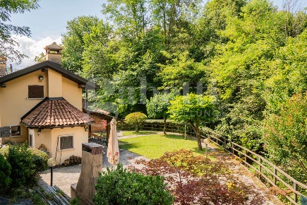 Foto Rustico in Via Col Fiorito 5, Belluno di 85 m² con 3 locali in vendita