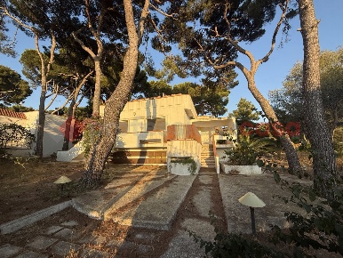 Foto Villa unifamiliare in Via DELLE GINESTRE 10, Pulsano di 300 m²