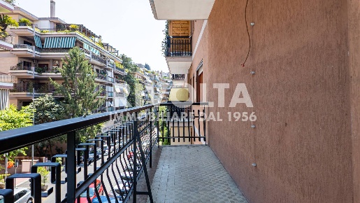Foto Appartamento in Via Antonio Serra, Roma Fleming di 100 m² con 4 locali