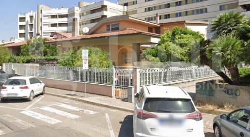 Foto Villa singola a Oristano Centro di 400 m² con 7 locali in vendita
