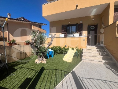 Foto Appartamento in Leporano, Camigliano di 87 m² con 4 locali in vendita