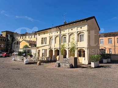 Foto Negozio in Piazzale GANELLI 3, Codogno Centro di 117 m² con 3 locali