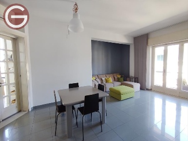 Foto Appartamento a Taurianova Centro di 98 m² con 4 locali in vendita