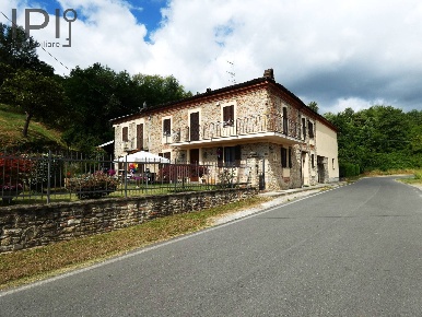 Foto Casa indipendente in regione miscale, Montabone di 800 m² in vendita