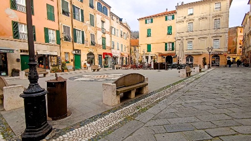Foto Appartamento in Via Nicotera, Finale Ligure Centro di 125 m²