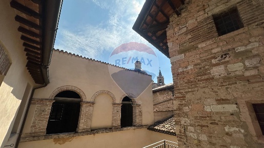 Foto Appartamento in Via XX Settembre e Via del Teatro, Foligno di 535 m²