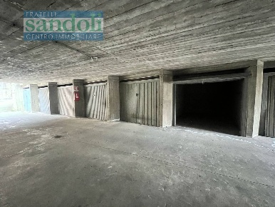 Foto Box in Via Solaroli, Vercelli Semicentro di 10 m² con 1 locali