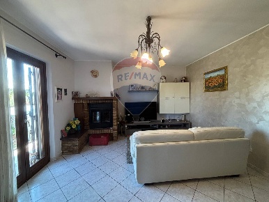 Foto Appartamento in Via Principale, Mozzagrogna Villa Romagnoli di 105 m²