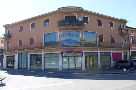 Foto Ufficio in VITTORIO VENETO, Bonate Sotto di 310 m² con 3 locali
