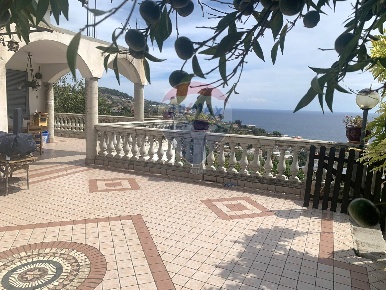 Foto Villa singola a Sanremo San Martino - Villetta di 356 m² con 9 locali