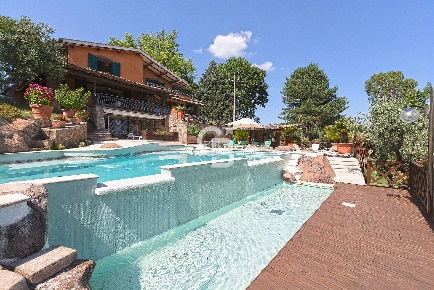 Foto Villa singola in Via San Giorgio, Soriano nel Cimino di 420 m²