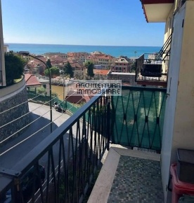 Foto Appartamento in VIA MILANO, Varazze Centro di 110 m² con 5 locali
