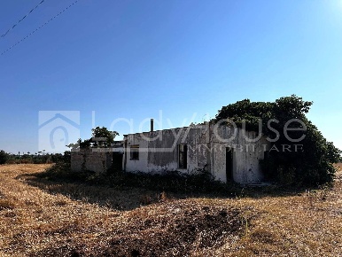 Foto Villa unifamiliare in Via Giusti, Alezio di 200 m² con 5 locali