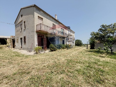 Foto Case semi ndipendenti in Contrada Pili, Atessa di 212 m² con 9 locali