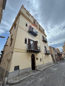 Foto Attico in VIA  GIRISA, Termini Imerese Centro di 131 m² con 6 locali