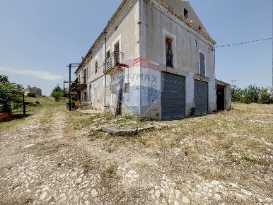 Foto Case semi ndipendenti in Contrada Pili, Atessa di 293 m² con 5 locali