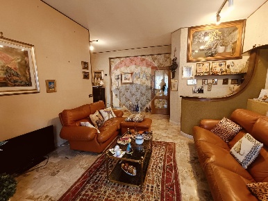 Foto Appartamento in Via Parma, Lanciano Centro di 195 m² con 10 locali