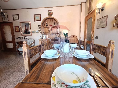 Foto Appartamento in Via Parma, Lanciano Centro di 195 m² con 10 locali