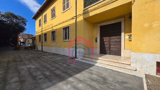 Foto Ufficio in Largo Catone, Pomezia Pomezia Centro di 70 m² con 3 locali
