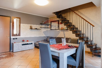 Foto Appartamento in via Bellini, Lomagna Centro di 116 m² con 3 locali