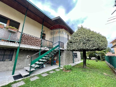 Foto Villa singola in Via Tiziano, Cucciago di 172 m² con 3 locali