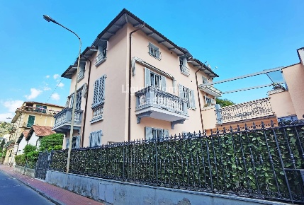 Foto Villa singola in Via Roberto, Bordighera Centro di 287 m² in vendita