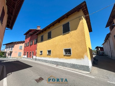 Foto Appartamento in Via Carrù, Piozzo Centro di 90 m² con 3 locali