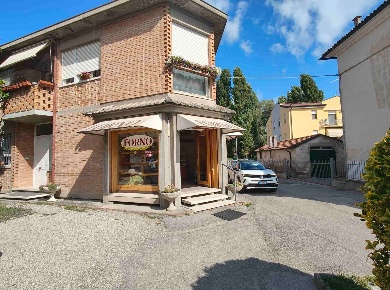 Foto Locale commerciale in Via Chiesa, Ferrara San Martino di 116 m²