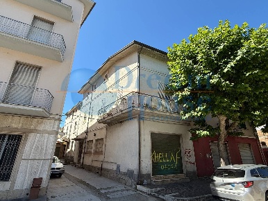 Foto Casa indipendente in Via 24 Maggio, Alba Adriatica Centro di 250 m²