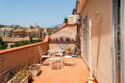 Foto Appartamento in Via Etnea, Catania Gioeni di 114 m² con 4 locali