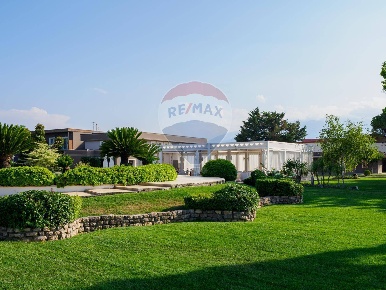 Foto Hotel in Contrada Ortonese, Orsogna Centro di 10600 m² con 24 locali