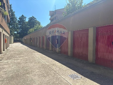 Foto Box in Via Guido Rossa, Buccinasco Romano Banco di 16 m² con 1 locali