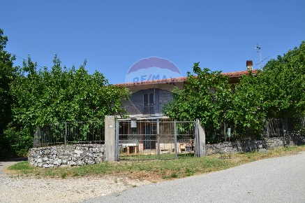 Foto Casa indipendente a Morcone Centro di 178 m² con 9 locali in vendita