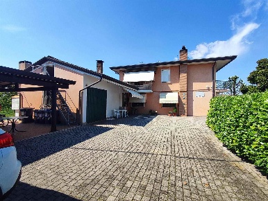 Foto Casa indipendente a Eraclea Crepaldo di 231 m² con 8 locali in vendita