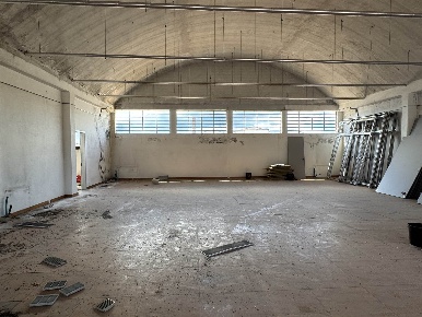 Foto Capannone industriale in via zarini, Prato Zarini - Valentini