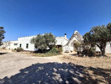 Foto Rustico in Zona A 68, Noci di 587 m² con 5 locali in vendita