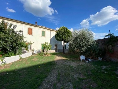 Foto Case semi ndipendenti in VIA ROVEGGIA 15, Verona Zona Fiera di 120 m²