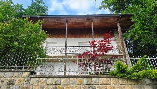 Foto Villa unifamiliare a Zocca di 172 m² con 8 locali in vendita