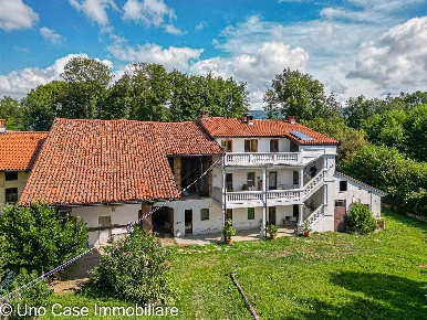 Foto Case semi ndipendenti in canton stimozzo  11, Ivrea di 260 m²