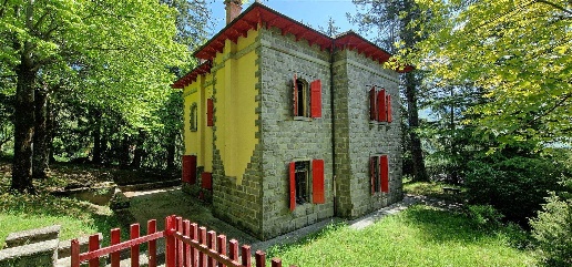 Foto Villa unifamiliare a Pievepelago Sant'andrea Pelago di 390 m²