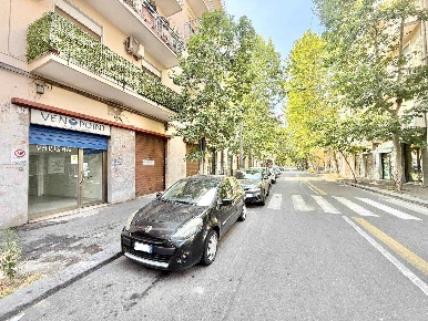 Foto Negozio in Via Lago di Nicito 10, Catania di 38 m² con 2 locali