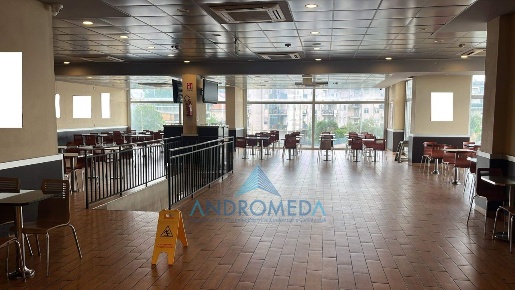 Foto Locale commerciale a San Nicola la Strada di 510 m² con 11 locali