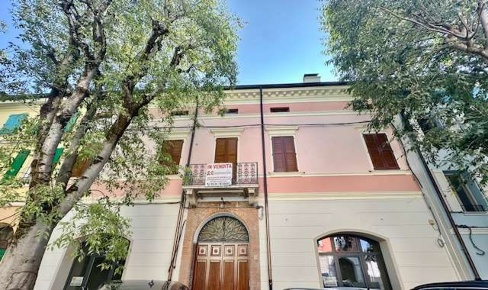 Foto Appartamento in VIA MONTANARI 33, Mirandola Centro di 215 m²