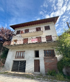 Foto Casa indipendente in Via Lucio Maria Travella 1010, Porlezza Centro