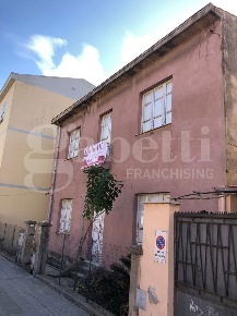 Foto Casa indipendente in Via Puccini 3, Oristano Centro di 270 m²